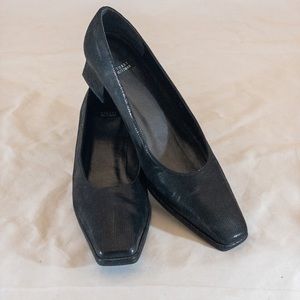 Stuart Weitzman Reptile Print Black Pump 10AA